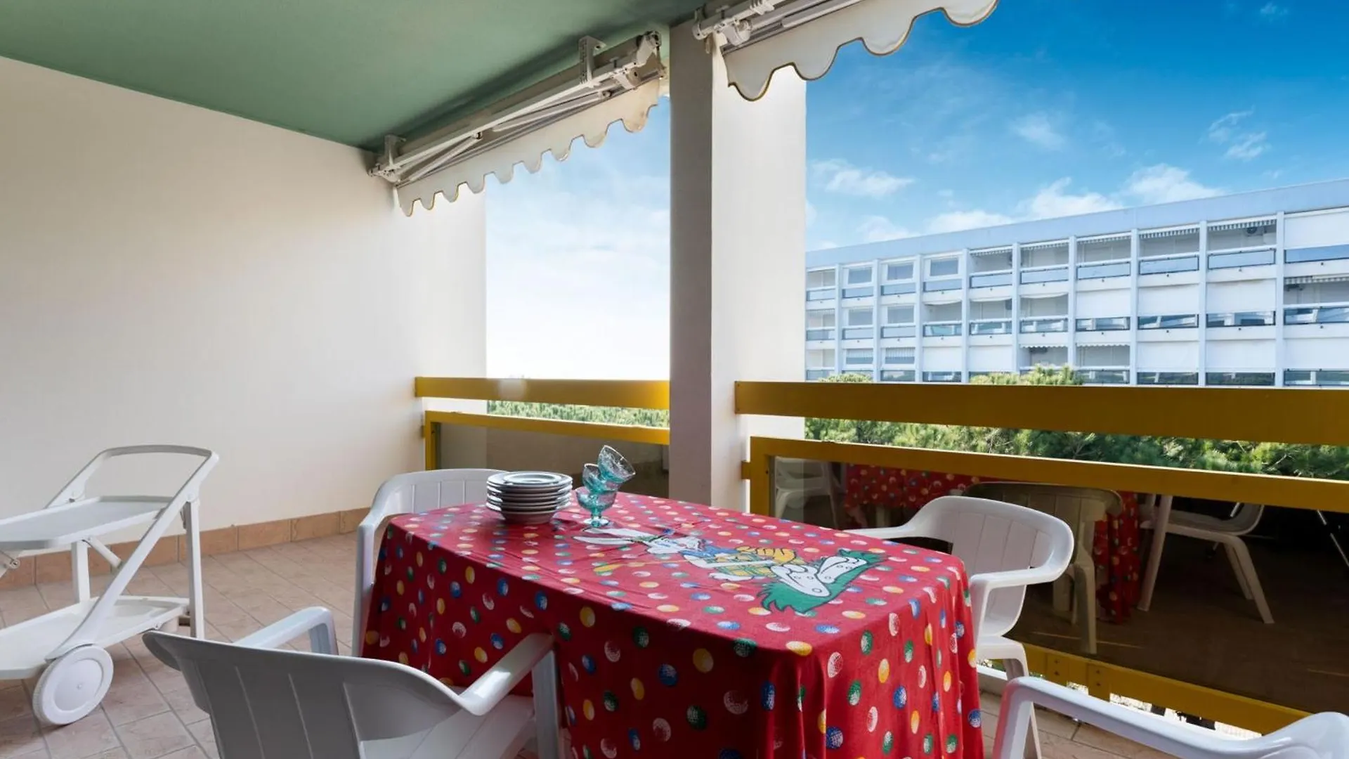 Contatos de Comfortable Flat Close To Beach And Center